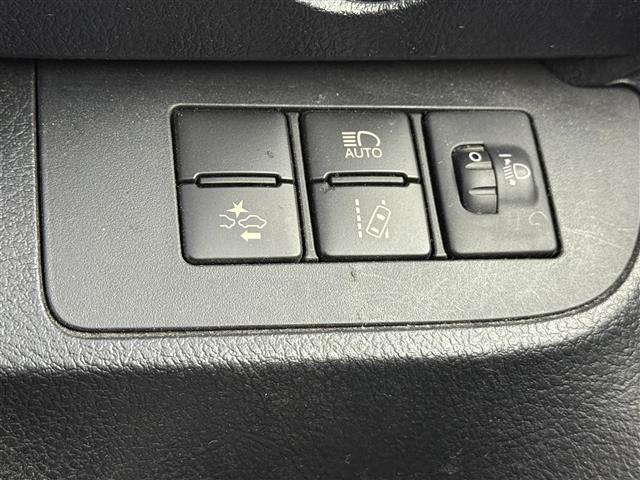 シエンタ ハイブリッドＧ　純正ナビ　フルセグＴＶ　トヨタセーフティセンス　プリクラッシュセーフティ　両側パワースライドドア　ドライブレコーダー　ＥＴＣ２．０　スマートキー　プッシュスタート　ドライブモード切替　コーナーポール（12枚目）