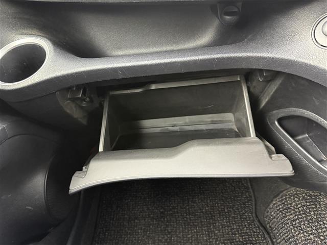 シエンタ ハイブリッドＧ　純正ナビ　フルセグＴＶ　トヨタセーフティセンス　プリクラッシュセーフティ　両側パワースライドドア　ドライブレコーダー　ＥＴＣ２．０　スマートキー　プッシュスタート　ドライブモード切替　コーナーポール（16枚目）