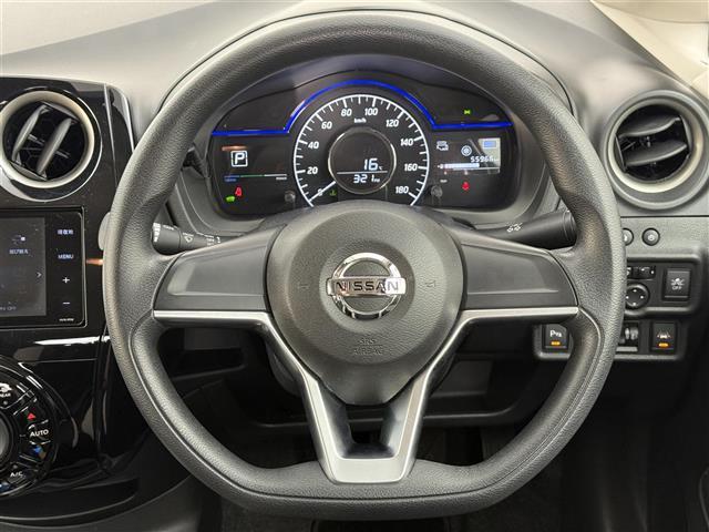 ノート ｅ－パワー　Ｘ　社外ナビ　Ｂｌｕｅｔｏｏｔｈ接続　フルセグＴＶ　ＣＤ／ＤＶＤ　衝突被害軽減ブレーキ　ＥＴＣ　オートライト　スマートキー　プッシュスタート　純正１５インチアルミホイール　フロアマット　スペアキー（3枚目）