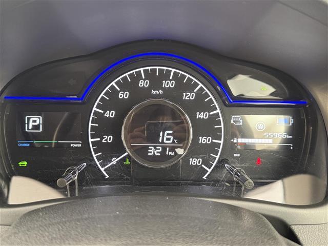 ノート ｅ－パワー　Ｘ　社外ナビ　Ｂｌｕｅｔｏｏｔｈ接続　フルセグＴＶ　ＣＤ／ＤＶＤ　衝突被害軽減ブレーキ　ＥＴＣ　オートライト　スマートキー　プッシュスタート　純正１５インチアルミホイール　フロアマット　スペアキー（4枚目）