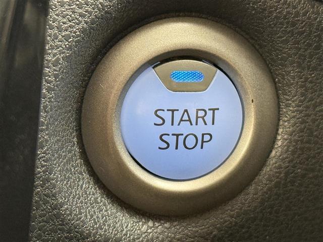 ノート ｅ－パワー　Ｘ　社外ナビ　Ｂｌｕｅｔｏｏｔｈ接続　フルセグＴＶ　ＣＤ／ＤＶＤ　衝突被害軽減ブレーキ　ＥＴＣ　オートライト　スマートキー　プッシュスタート　純正１５インチアルミホイール　フロアマット　スペアキー（7枚目）