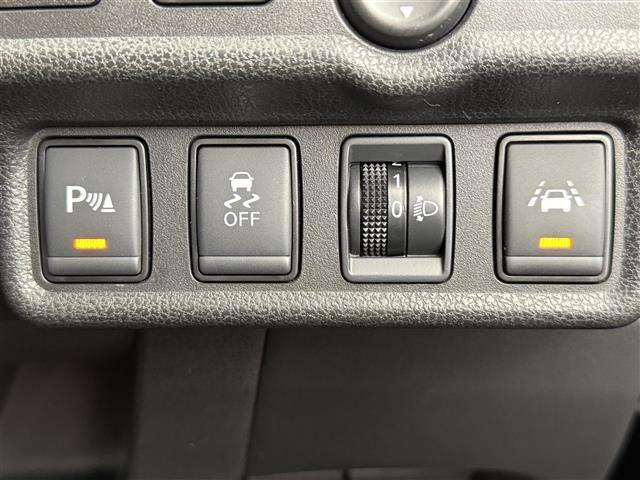 ノート ｅ－パワー　Ｘ　社外ナビ　Ｂｌｕｅｔｏｏｔｈ接続　フルセグＴＶ　ＣＤ／ＤＶＤ　衝突被害軽減ブレーキ　ＥＴＣ　オートライト　スマートキー　プッシュスタート　純正１５インチアルミホイール　フロアマット　スペアキー（10枚目）