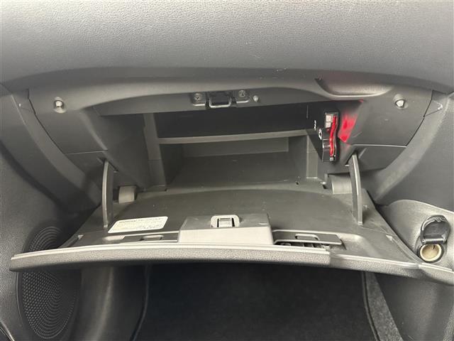 ノート ｅ－パワー　Ｘ　社外ナビ　Ｂｌｕｅｔｏｏｔｈ接続　フルセグＴＶ　ＣＤ／ＤＶＤ　衝突被害軽減ブレーキ　ＥＴＣ　オートライト　スマートキー　プッシュスタート　純正１５インチアルミホイール　フロアマット　スペアキー（12枚目）