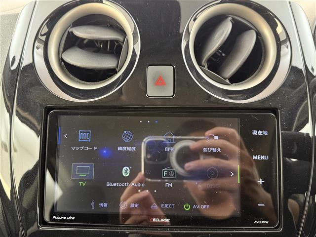 ノート ｅ－パワー　Ｘ　社外ナビ　Ｂｌｕｅｔｏｏｔｈ接続　フルセグＴＶ　ＣＤ／ＤＶＤ　衝突被害軽減ブレーキ　ＥＴＣ　オートライト　スマートキー　プッシュスタート　純正１５インチアルミホイール　フロアマット　スペアキー（16枚目）