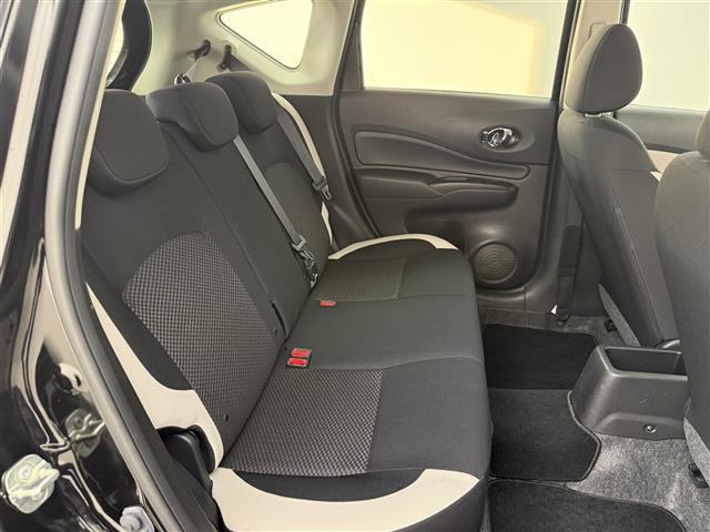 ノート ｅ－パワー　Ｘ　社外ナビ　Ｂｌｕｅｔｏｏｔｈ接続　フルセグＴＶ　ＣＤ／ＤＶＤ　衝突被害軽減ブレーキ　ＥＴＣ　オートライト　スマートキー　プッシュスタート　純正１５インチアルミホイール　フロアマット　スペアキー（20枚目）