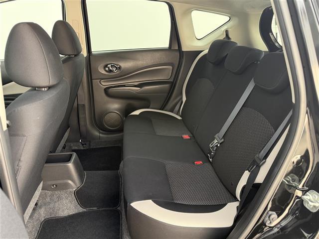 ノート ｅ－パワー　Ｘ　社外ナビ　Ｂｌｕｅｔｏｏｔｈ接続　フルセグＴＶ　ＣＤ／ＤＶＤ　衝突被害軽減ブレーキ　ＥＴＣ　オートライト　スマートキー　プッシュスタート　純正１５インチアルミホイール　フロアマット　スペアキー（21枚目）