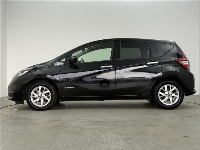 ノート ｅ－パワー　Ｘ　社外ナビ　Ｂｌｕｅｔｏｏｔｈ接続　フルセグＴＶ　ＣＤ／ＤＶＤ　衝突被害軽減ブレーキ　ＥＴＣ　オートライト　スマートキー　プッシュスタート　純正１５インチアルミホイール　フロアマット　スペアキー（32枚目）