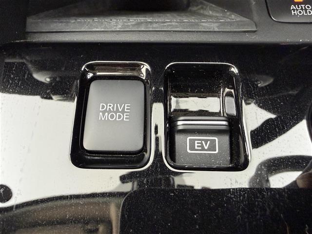 キックス X 90周年記念車 ワンオーナー プロパイロット 純正ナビ 全方位カメラ ハーフレザー ETC ドラレコ デジタルインナーミラー シートヒーター ステアリングヒーター オートライト 純正フロアマット スマートキー(15枚目)