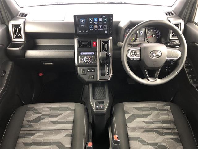 タフト Ｇ　クロムベンチャー　９インチディスプレイオーディオ　アラウンドビューモニター　ガラスルーフ　シートヒーター　ＨＤＭＩ／ＵＳＢ　ＥＴＣ　電子パーキング　オートホールド　ルーフレール　ＬＥＤライト　スマートキー　フロアマット（2枚目）