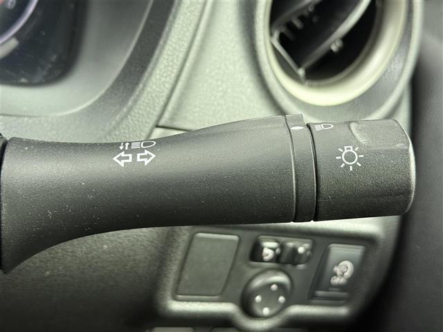 ノート ライダー ETC 純正フロアマット スマートキー プッシュスタート ドアバイザー 電動格納ミラー アイドリングストップ シガーソケット 社外15インチAW フルセグTV CD DVD 取扱説明書 保証書(6枚目)