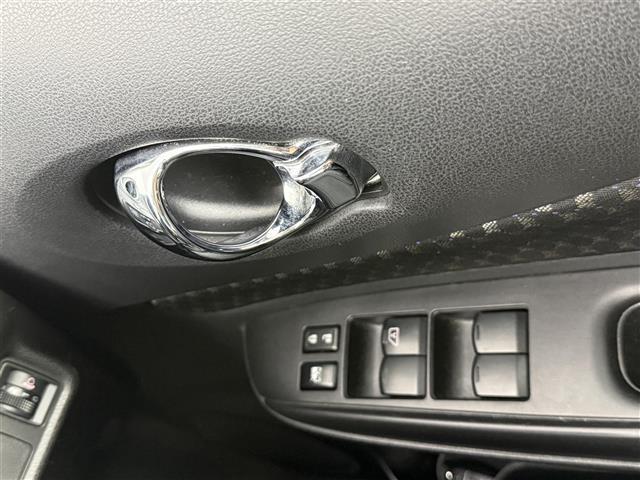 ノート ライダー ETC 純正フロアマット スマートキー プッシュスタート ドアバイザー 電動格納ミラー アイドリングストップ シガーソケット 社外15インチAW フルセグTV CD DVD 取扱説明書 保証書(13枚目)