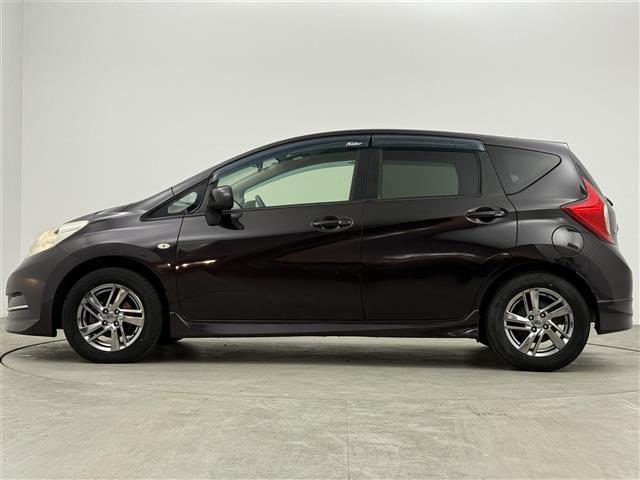 ノート ライダー ETC 純正フロアマット スマートキー プッシュスタート ドアバイザー 電動格納ミラー アイドリングストップ シガーソケット 社外15インチAW フルセグTV CD DVD 取扱説明書 保証書(34枚目)