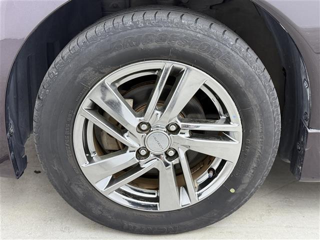 ノート ライダー ETC 純正フロアマット スマートキー プッシュスタート ドアバイザー 電動格納ミラー アイドリングストップ シガーソケット 社外15インチAW フルセグTV CD DVD 取扱説明書 保証書(41枚目)