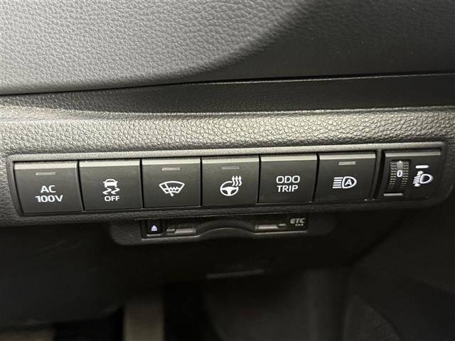 カローラツーリング ハイブリッド　ダブルバイビー　純正８インチディスプレイオーディオ　バックカメラ　フルセグＴＶ　トヨタセーフティセンス　クルーズコントロール　衝突被害軽減システム　ブラインドスポットモニター　横滑り防止装置　ドライブレコーダー（10枚目）