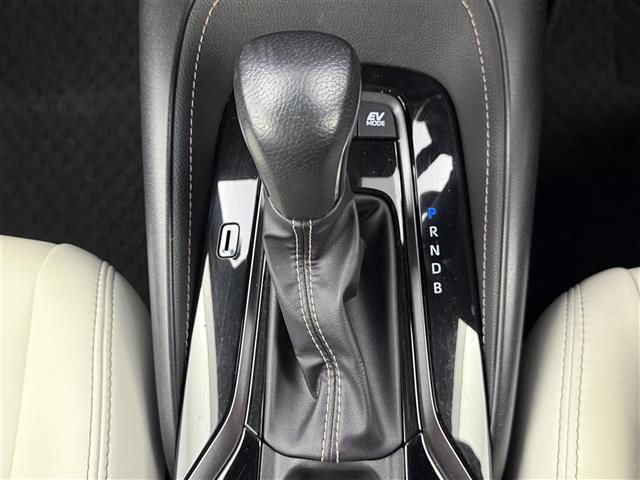 カローラツーリング ハイブリッド　ダブルバイビー　純正８インチディスプレイオーディオ　バックカメラ　フルセグＴＶ　トヨタセーフティセンス　クルーズコントロール　衝突被害軽減システム　ブラインドスポットモニター　横滑り防止装置　ドライブレコーダー（15枚目）