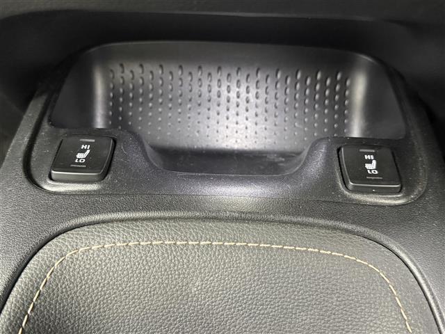 カローラツーリング ハイブリッド　ダブルバイビー　純正８インチディスプレイオーディオ　バックカメラ　フルセグＴＶ　トヨタセーフティセンス　クルーズコントロール　衝突被害軽減システム　ブラインドスポットモニター　横滑り防止装置　ドライブレコーダー（17枚目）