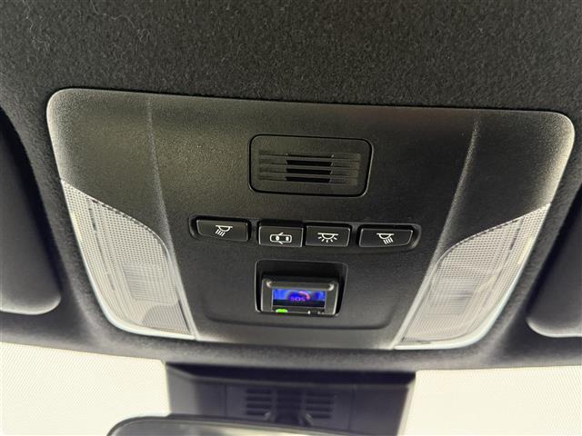 カローラツーリング ハイブリッド　ダブルバイビー　純正８インチディスプレイオーディオ　バックカメラ　フルセグＴＶ　トヨタセーフティセンス　クルーズコントロール　衝突被害軽減システム　ブラインドスポットモニター　横滑り防止装置　ドライブレコーダー（18枚目）