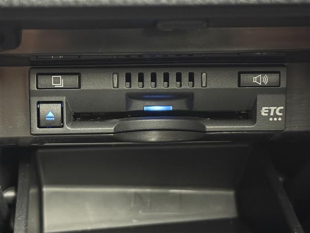 カムリ WS 純正8インチディスプレイオーディオ バックカメラ フルセグTV トヨタセーフティセンス クルーズコントロール ブラインドスポットモニター 衝突被害軽減システム 横滑り防止装置 ドライブレコーダー(11枚目)