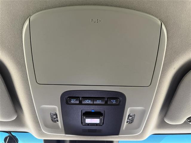 カムリ WS 純正8インチディスプレイオーディオ バックカメラ フルセグTV トヨタセーフティセンス クルーズコントロール ブラインドスポットモニター 衝突被害軽減システム 横滑り防止装置 ドライブレコーダー(17枚目)