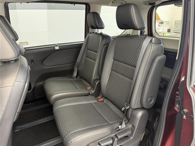 セレナ ｅ－パワー　ハイウェイスターＶ　両側パワースライドドア　純正９型ナビ　ＴＶ　Ｂｌｕｅｔｏｏｔｈ　全方位カメラ　シートヒーター　ＥＴＣ　ステアリングヒーター　冬タイヤ付き　エンジンスターター　衝突軽減ブレーキ　スペアキー　自動駐車（23枚目）