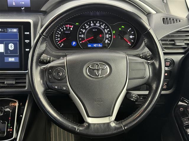 ヴォクシー ＺＳ　煌ＩＩＩ　純正１０インチナビ　純正１２インチフリップダウンモニター　バックカメラ　ワンセグＴＶ　トヨタセーフティセンス　クルーズコントロール　衝突被害軽減システム　横滑り防止装置　コーナーセンサー　ＥＴＣ（3枚目）