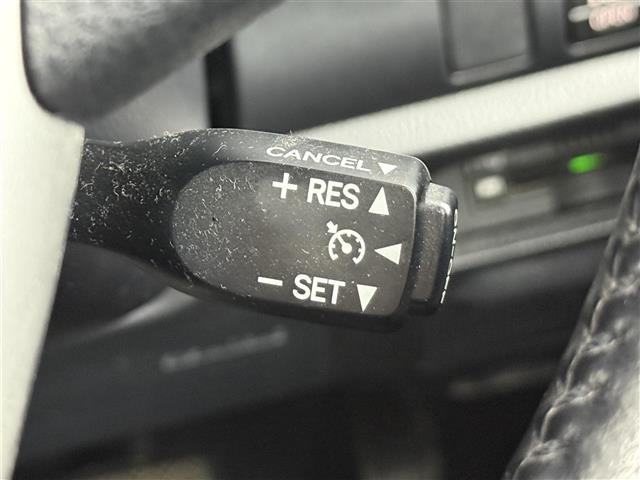 ヴォクシー ＺＳ　煌ＩＩＩ　純正１０インチナビ　純正１２インチフリップダウンモニター　バックカメラ　ワンセグＴＶ　トヨタセーフティセンス　クルーズコントロール　衝突被害軽減システム　横滑り防止装置　コーナーセンサー　ＥＴＣ（6枚目）