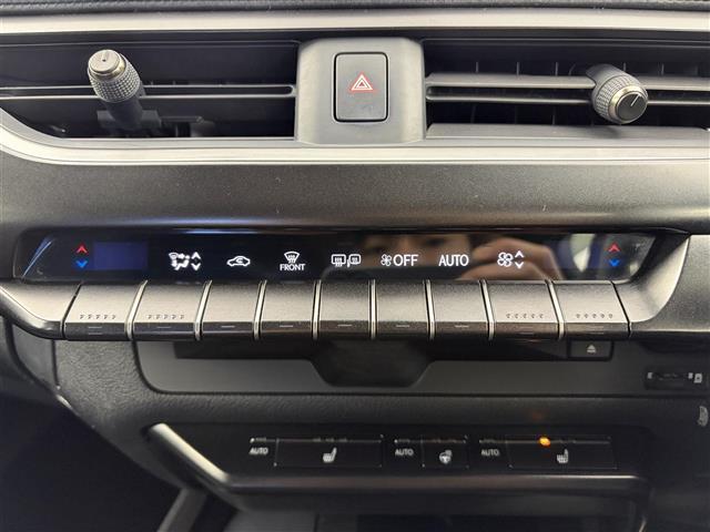 ＵＸ ＵＸ２５０ｈ　バージョンＣ　純正１２．３インチンナビ　アラウンドビューモニター　フルセグＴＶ　レクサスセーフティシステム　クルーズコントロール　衝突被害軽減システム　ブラインドスポットモニター　横滑り防止装置　ドライブレコーダー（15枚目）