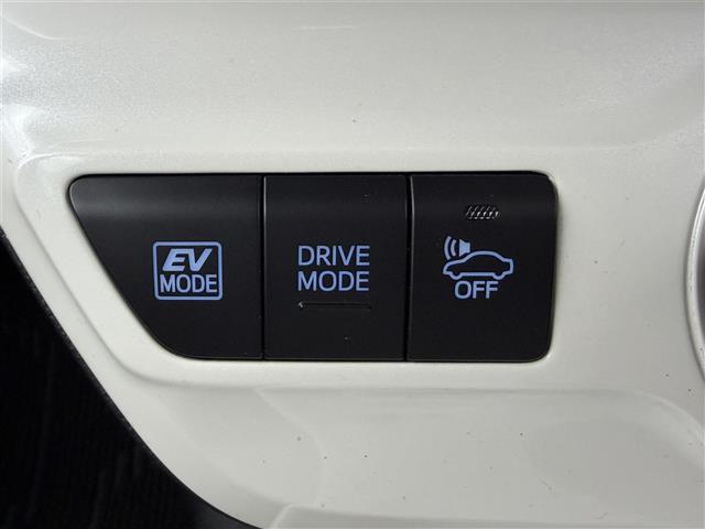 プリウス Ａ　９型純正ナビ　Ｂカメラ　ＢＳＭ　ＨＵＤ　衝突軽減　追従式クルコン　革巻ステアリング　ＥＴＣ２．０　純正ドライブレコーダー　純正アルミホイール　パーキングアシスト　ドアバイザー　スマートキー　Ｐスタート（13枚目）