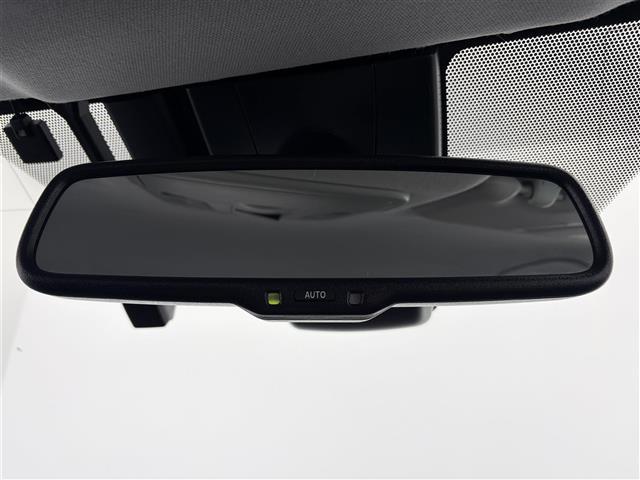 プリウス Ａ　９型純正ナビ　Ｂカメラ　ＢＳＭ　ＨＵＤ　衝突軽減　追従式クルコン　革巻ステアリング　ＥＴＣ２．０　純正ドライブレコーダー　純正アルミホイール　パーキングアシスト　ドアバイザー　スマートキー　Ｐスタート（21枚目）