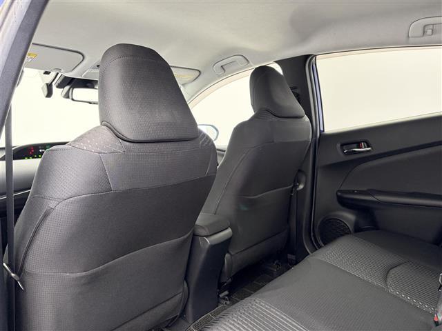 プリウス Ａ　９型純正ナビ　Ｂカメラ　ＢＳＭ　ＨＵＤ　衝突軽減　追従式クルコン　革巻ステアリング　ＥＴＣ２．０　純正ドライブレコーダー　純正アルミホイール　パーキングアシスト　ドアバイザー　スマートキー　Ｐスタート（26枚目）