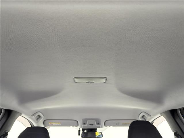 プリウス Ａ　９型純正ナビ　Ｂカメラ　ＢＳＭ　ＨＵＤ　衝突軽減　追従式クルコン　革巻ステアリング　ＥＴＣ２．０　純正ドライブレコーダー　純正アルミホイール　パーキングアシスト　ドアバイザー　スマートキー　Ｐスタート（27枚目）