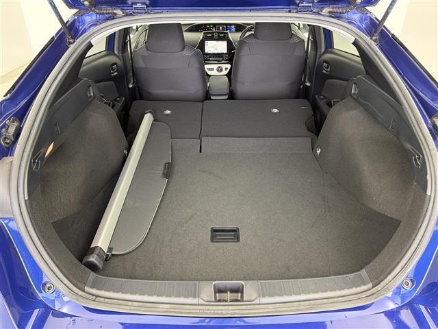 プリウス Ａ　９型純正ナビ　Ｂカメラ　ＢＳＭ　ＨＵＤ　衝突軽減　追従式クルコン　革巻ステアリング　ＥＴＣ２．０　純正ドライブレコーダー　純正アルミホイール　パーキングアシスト　ドアバイザー　スマートキー　Ｐスタート（29枚目）