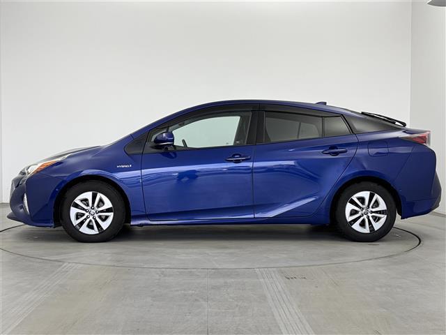 プリウス Ａ　９型純正ナビ　Ｂカメラ　ＢＳＭ　ＨＵＤ　衝突軽減　追従式クルコン　革巻ステアリング　ＥＴＣ２．０　純正ドライブレコーダー　純正アルミホイール　パーキングアシスト　ドアバイザー　スマートキー　Ｐスタート（36枚目）