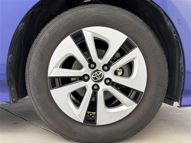 プリウス Ａ　９型純正ナビ　Ｂカメラ　ＢＳＭ　ＨＵＤ　衝突軽減　追従式クルコン　革巻ステアリング　ＥＴＣ２．０　純正ドライブレコーダー　純正アルミホイール　パーキングアシスト　ドアバイザー　スマートキー　Ｐスタート（38枚目）