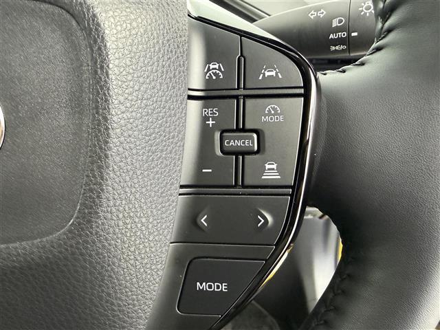 プリウス Ｚ　１２．３型純正ナビ　全方位カメラ　追従型クルコン　ＥＴＣ２．０　パワーシート　シートヒーター　ステアリングヒーター　合皮黒シート　衝突軽減　ワイヤレス充電　電動格納ミラー　電動リアゲート　オートライト（7枚目）