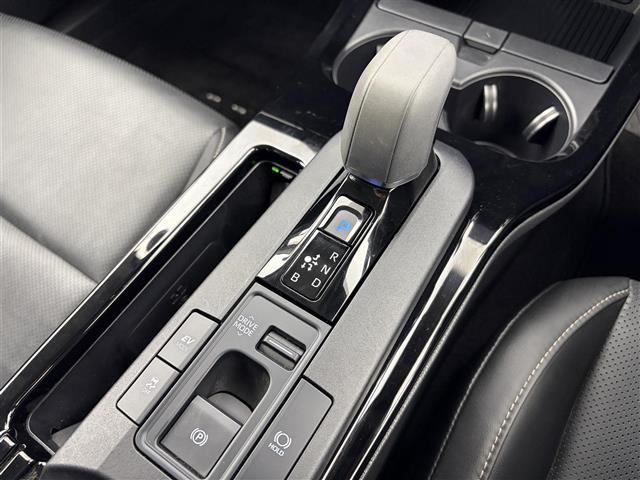 プリウス Ｚ　１２．３型純正ナビ　全方位カメラ　追従型クルコン　ＥＴＣ２．０　パワーシート　シートヒーター　ステアリングヒーター　合皮黒シート　衝突軽減　ワイヤレス充電　電動格納ミラー　電動リアゲート　オートライト（12枚目）