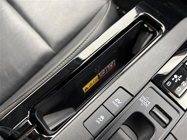 プリウス Ｚ　１２．３型純正ナビ　全方位カメラ　追従型クルコン　ＥＴＣ２．０　パワーシート　シートヒーター　ステアリングヒーター　合皮黒シート　衝突軽減　ワイヤレス充電　電動格納ミラー　電動リアゲート　オートライト（14枚目）