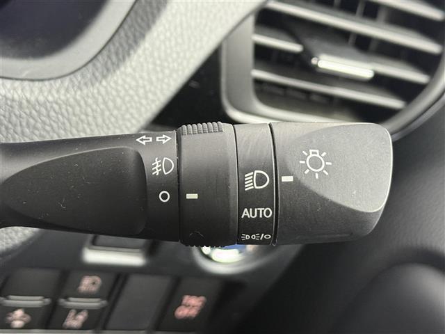 ノア ハイブリッドＳｉ　ダブルバイビーＩＩＩ　両側パワースライドドア　クルーズコントロール　ＡＬＰＩＮＥ９型ナビＣＤ／ＤＶＤ／Ｂｌｕｅｔｏｏｔｈ／フルセグ　ＡＬＰＩＮＥ１２インチフリップダウンモニター　バックカメラ　前後ドライブレコーダー　ＥＴＣ（8枚目）