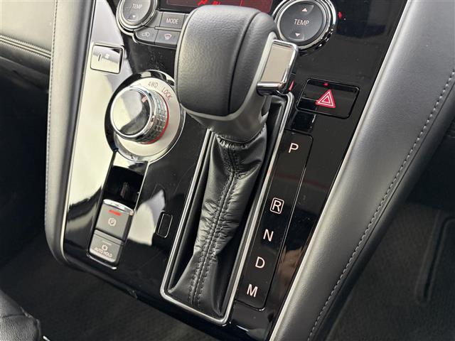 デリカＤ：５ Ｐ　追従機能付クルーズコントロール　両側パワースライドドア　フリップダウンモニター　１０インチ純正ナビ　アラウンドビューモニター　ドライブレコーダー　ＥＴＣ　ＡＣ１００Ｖコンセント　シートヒーター　ＬＥＤ（12枚目）