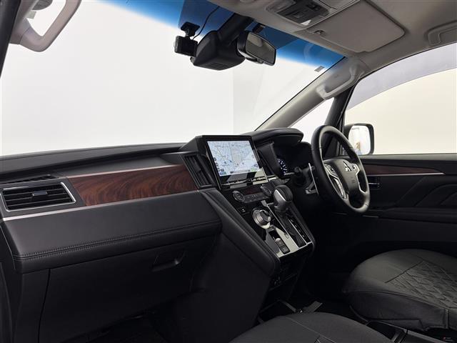 デリカＤ：５ Ｐ　追従機能付クルーズコントロール　両側パワースライドドア　フリップダウンモニター　１０インチ純正ナビ　アラウンドビューモニター　ドライブレコーダー　ＥＴＣ　ＡＣ１００Ｖコンセント　シートヒーター　ＬＥＤ（23枚目）