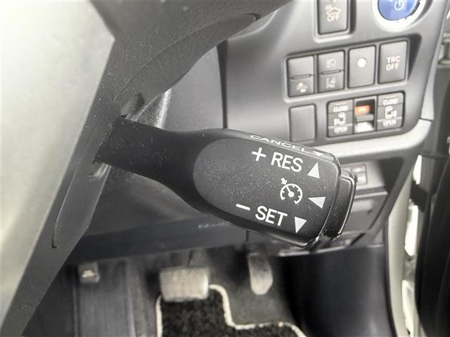 ノア ハイブリッドＳｉ　ダブルバイビー　モデリスタエアロ　両側パワースライドドア　クルーズコントロール　純正８インチナビＣＤ／ＤＶＤ／Ｂｌｕｅｔｏｏｔｈ／フルセグ　純正１２インチフリップダウンモニター　バックカメラ　ＥＴＣ　オートハイビーム（9枚目）