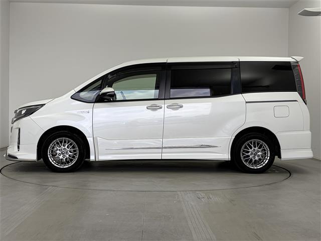 ノア ハイブリッドＳｉ　ダブルバイビー　モデリスタエアロ　両側パワースライドドア　クルーズコントロール　純正８インチナビＣＤ／ＤＶＤ／Ｂｌｕｅｔｏｏｔｈ／フルセグ　純正１２インチフリップダウンモニター　バックカメラ　ＥＴＣ　オートハイビーム（36枚目）