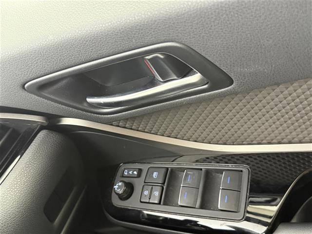 Ｃ－ＨＲ Ｇ　レーダークルーズコントロール　前後ドライブレコーダー　純正８型ディスプレイオーディオ　全方位モニター　ＥＴＣ　自動防眩ミラー　エンジンスターター　電動パーキング　純正１８型ＡＷ　フロントフォグランプ（13枚目）