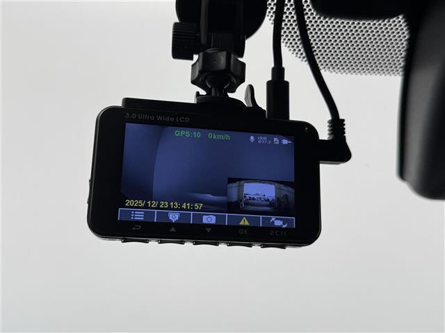 Ｃ－ＨＲ Ｇ　レーダークルーズコントロール　前後ドライブレコーダー　純正８型ディスプレイオーディオ　全方位モニター　ＥＴＣ　自動防眩ミラー　エンジンスターター　電動パーキング　純正１８型ＡＷ　フロントフォグランプ（18枚目）