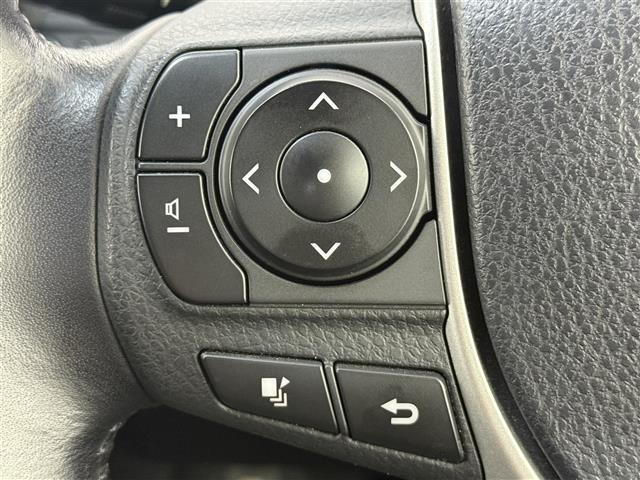 ヴォクシー ＺＳ　煌ＩＩ　ＡＬＰＩＮＥ１０インチナビ　ＡＬＰＩＮＥ１２インチフリップダウンモニター　バックカメラ　フルセグＴＶ　ＨＤＭＩ　トヨタセーフティセンス　衝突被害軽減システム　横滑り防止装置　両側パワースライドドア（5枚目）