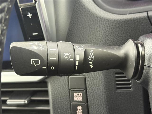 ヴォクシー ＺＳ　煌ＩＩ　ＡＬＰＩＮＥ１０インチナビ　ＡＬＰＩＮＥ１２インチフリップダウンモニター　バックカメラ　フルセグＴＶ　ＨＤＭＩ　トヨタセーフティセンス　衝突被害軽減システム　横滑り防止装置　両側パワースライドドア（6枚目）