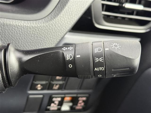 ヴォクシー ＺＳ　煌ＩＩ　ＡＬＰＩＮＥ１０インチナビ　ＡＬＰＩＮＥ１２インチフリップダウンモニター　バックカメラ　フルセグＴＶ　ＨＤＭＩ　トヨタセーフティセンス　衝突被害軽減システム　横滑り防止装置　両側パワースライドドア（7枚目）