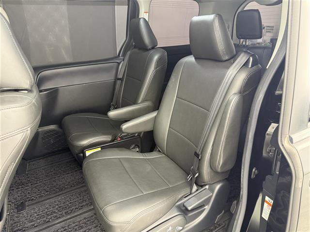 ヴォクシー ＺＳ　煌ＩＩ　ＡＬＰＩＮＥ１０インチナビ　ＡＬＰＩＮＥ１２インチフリップダウンモニター　バックカメラ　フルセグＴＶ　ＨＤＭＩ　トヨタセーフティセンス　衝突被害軽減システム　横滑り防止装置　両側パワースライドドア（24枚目）