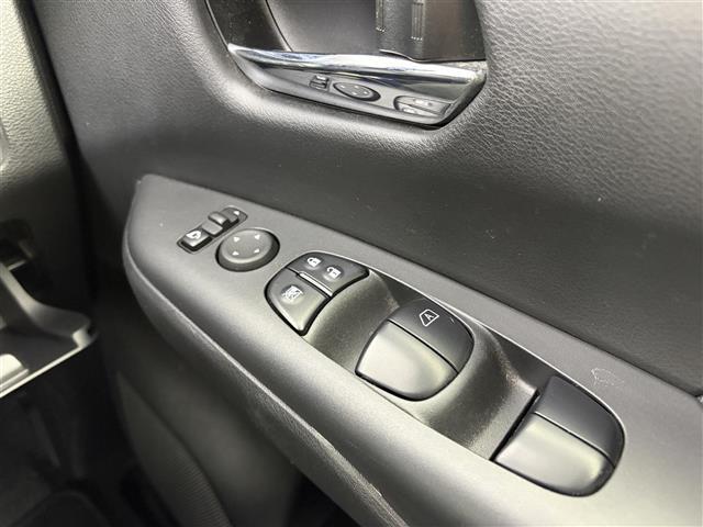 ���ŐV�i�r�i�t���Z�O�E�����Z�O�E�c�u�c�Đ��j�����ē��B�J���b�c�F���A�E�A���p�C���E�C�N���v�X�̃i�r���戵���Ă���o�b�N�J�����i�o�b�N���j�^�[�j��ȃ��j�^�[�i�t���b�v�_�E�����j�^�[�j�̎�t���\�ł��B