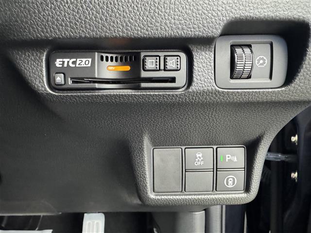 ���ŐV�i�r�i�t���Z�O�E�����Z�O�E�c�u�c�Đ��j�����ē��B�J���b�c�F���A�E�A���p�C���E�C�N���v�X�̃i�r���戵���Ă���o�b�N�J�����i�o�b�N���j�^�[�j��ȃ��j�^�[�i�t���b�v�_�E�����j�^�[�j�̎�t���\�ł��B